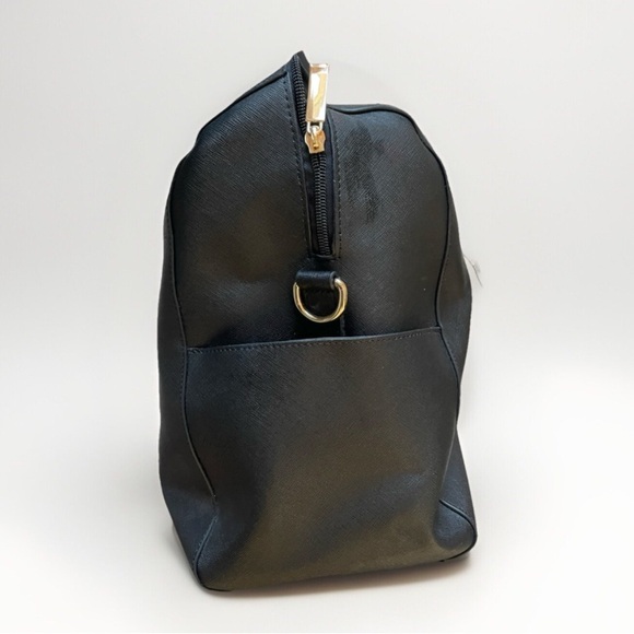 Black carry on duffle bag attaches to suitcase classic minimalist quiet luxury - Picture 7 of 7